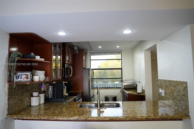 1709 Whitehall Dr 405, Davie, FL 33324