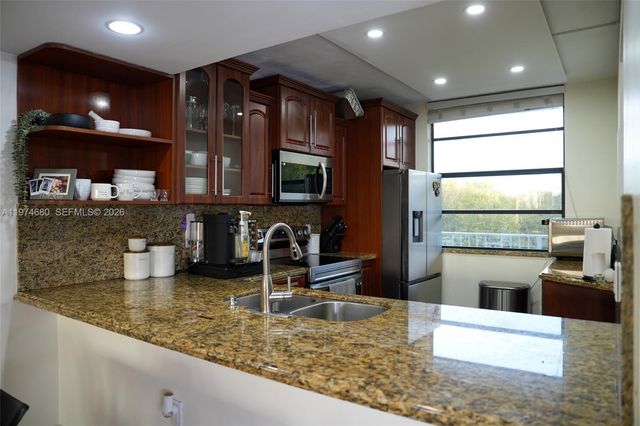 1709 Whitehall Dr 405, Davie, FL 33324