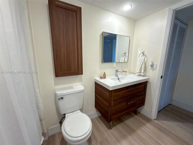 1709 Whitehall Dr 405, Davie, FL 33324