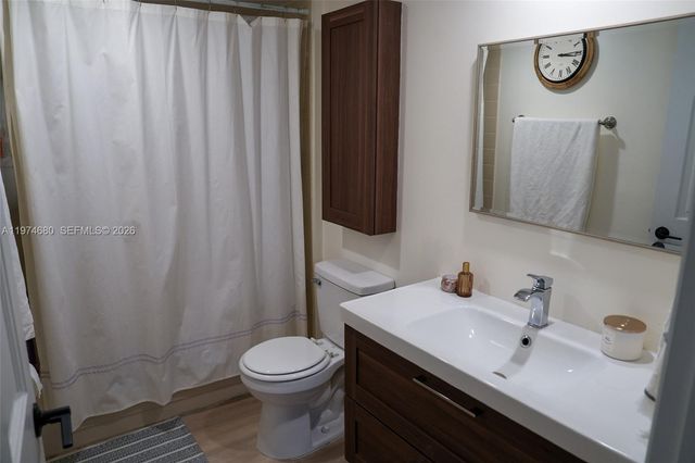 1709 Whitehall Dr 405, Davie, FL 33324