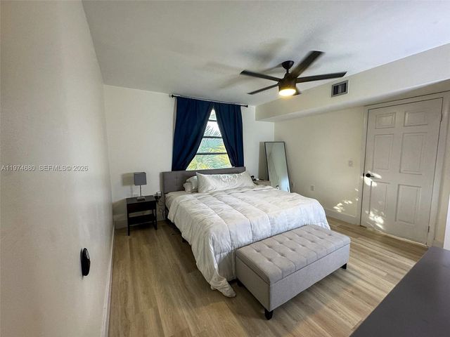 1709 Whitehall Dr 405, Davie, FL 33324