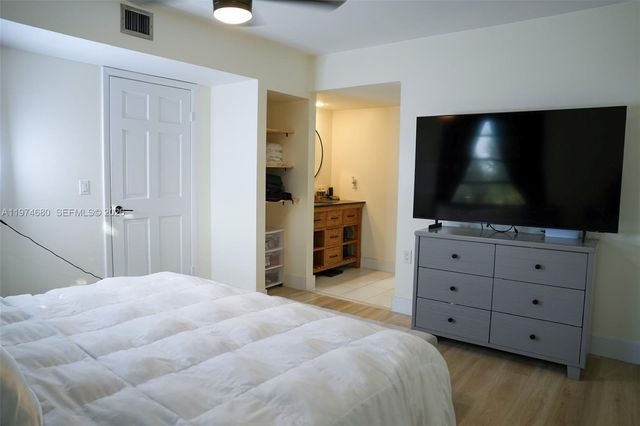 1709 Whitehall Dr 405, Davie, FL 33324