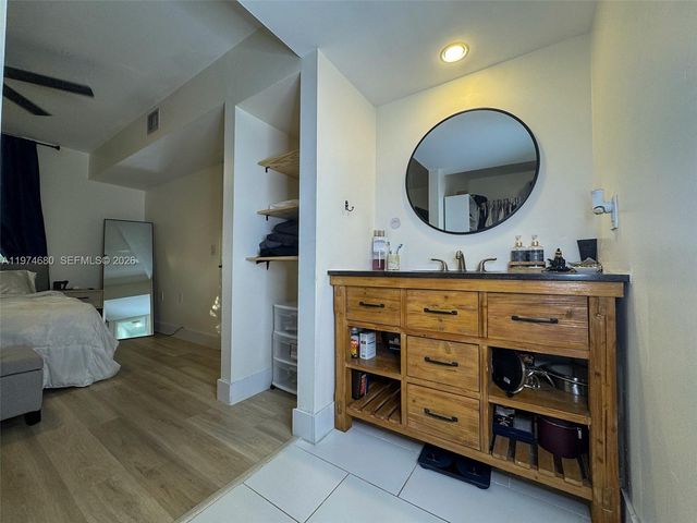 1709 Whitehall Dr 405, Davie, FL 33324