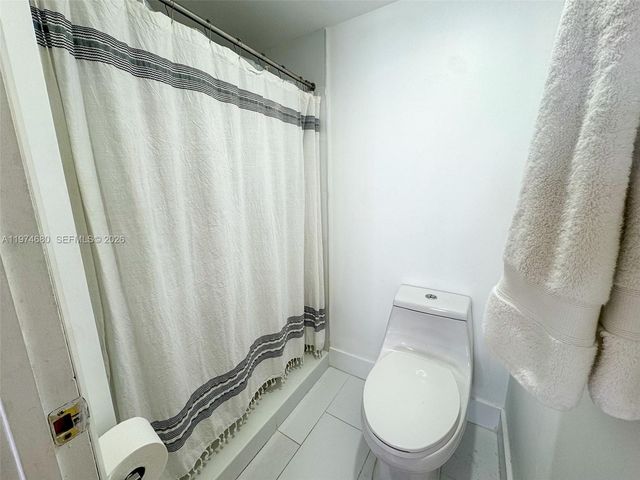 1709 Whitehall Dr 405, Davie, FL 33324