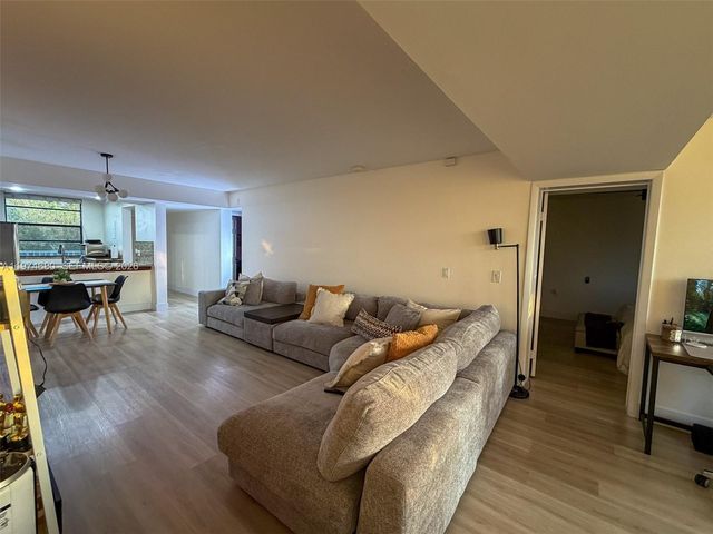 1709 Whitehall Dr 405, Davie, FL 33324