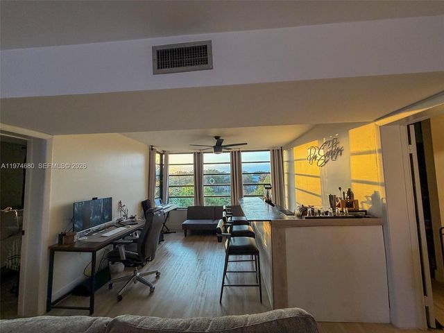 1709 Whitehall Dr 405, Davie, FL 33324