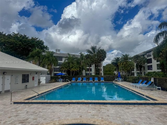 1709 Whitehall Dr 405, Davie, FL 33324