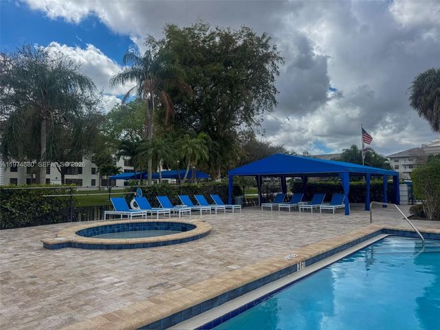 1709 Whitehall Dr 405, Davie, FL 33324