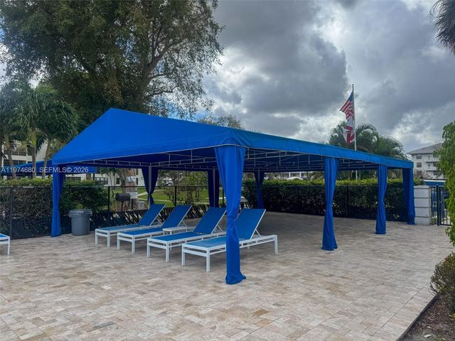 1709 Whitehall Dr 405, Davie, FL 33324