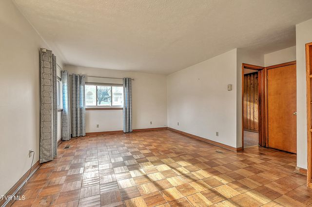 1621 Belmeade Drive, Kingsport, TN 37664