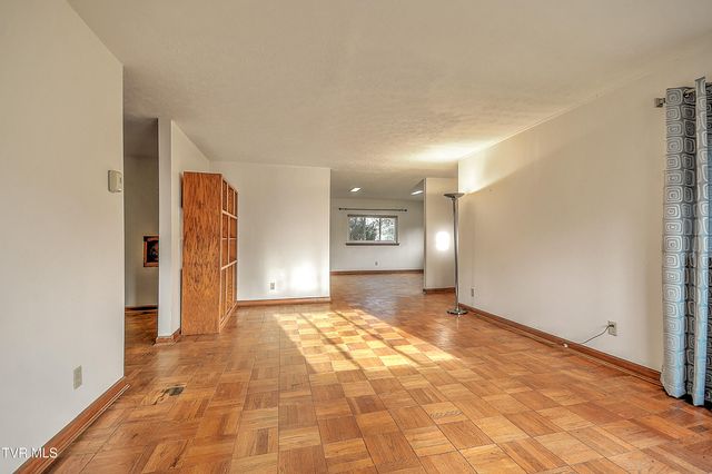 1621 Belmeade Drive, Kingsport, TN 37664