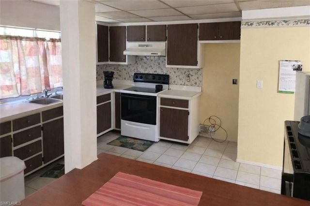 1395 Torreya CIR, North Fort Myers, FL 33917