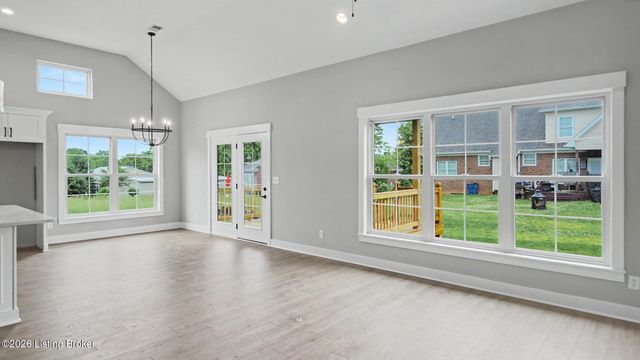7902 Wagon Trail Ct, Louisville, KY 40291