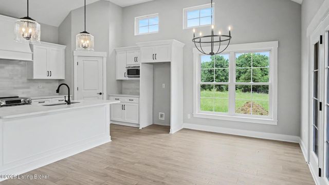 7902 Wagon Trail Ct, Louisville, KY 40291