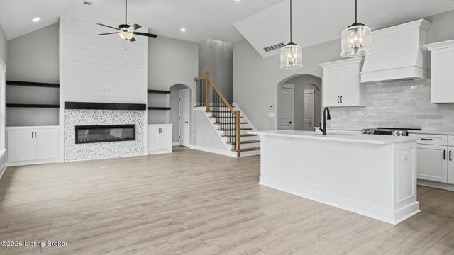 7902 Wagon Trail Ct, Louisville, KY 40291