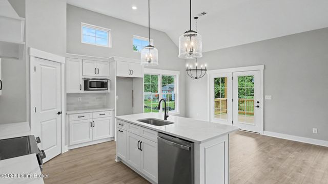 7902 Wagon Trail Ct, Louisville, KY 40291
