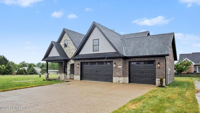 7902 Wagon Trail Ct, Louisville, KY 40291