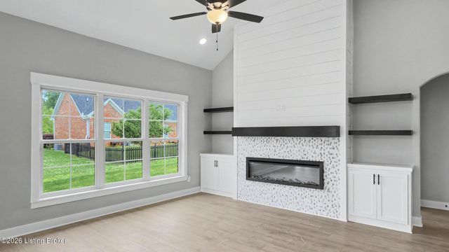 7902 Wagon Trail Ct, Louisville, KY 40291