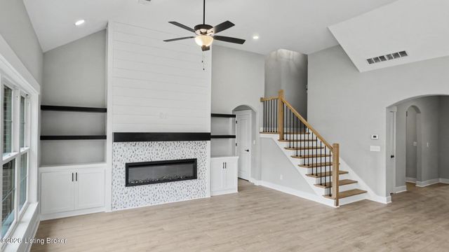 7902 Wagon Trail Ct, Louisville, KY 40291