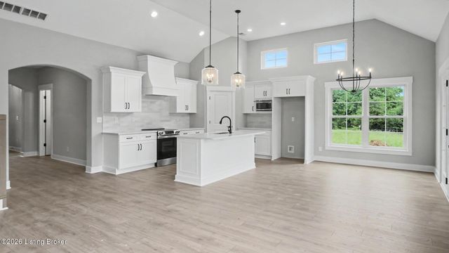 7902 Wagon Trail Ct, Louisville, KY 40291