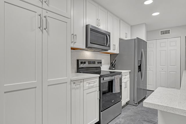 105 Half Moon Circle F1, Hypoluxo, FL 33462