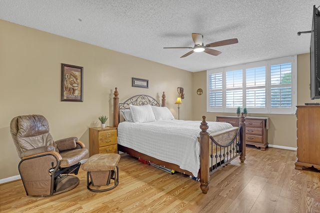 105 Half Moon Circle F1, Hypoluxo, FL 33462