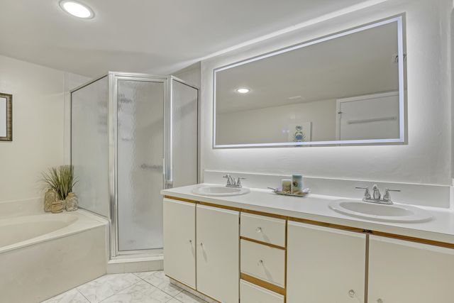 105 Half Moon Circle F1, Hypoluxo, FL 33462