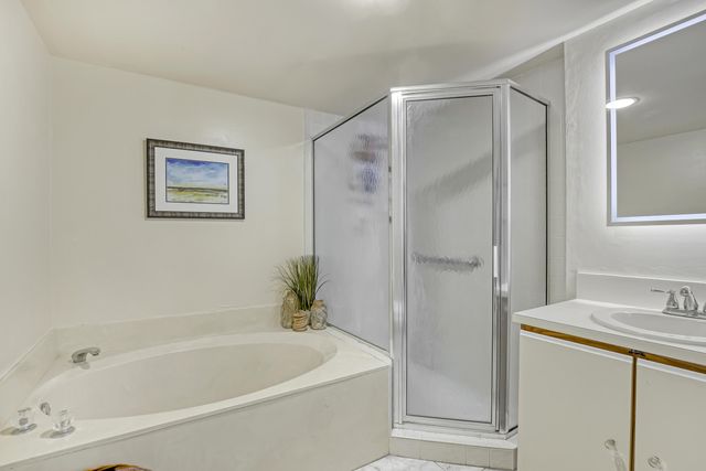 105 Half Moon Circle F1, Hypoluxo, FL 33462