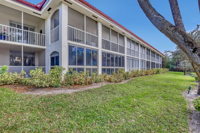 105 Half Moon Circle F1, Hypoluxo, FL 33462