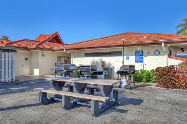 105 Half Moon Circle F1, Hypoluxo, FL 33462