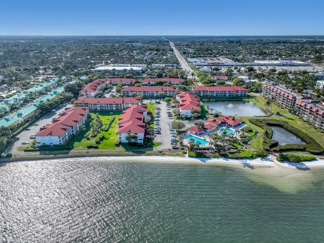 105 Half Moon Circle F1, Hypoluxo, FL 33462