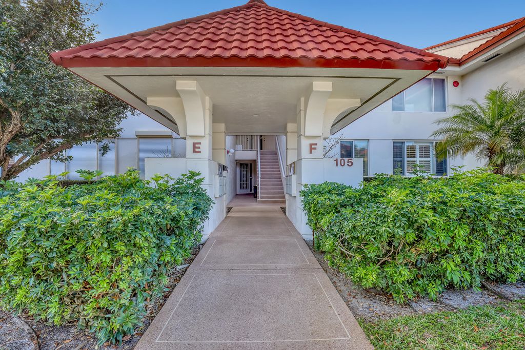 105 Half Moon Circle F1, Hypoluxo, FL 33462