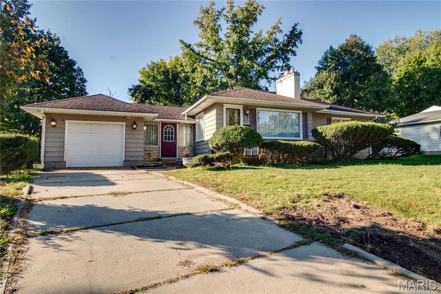 33 Southern Drive, Belleville, IL 62223