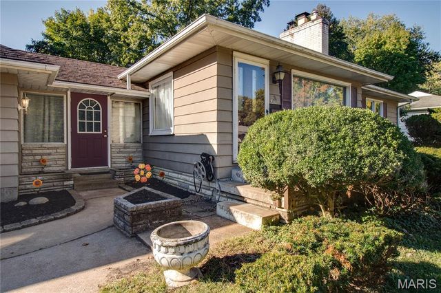33 Southern Drive, Belleville, IL 62223