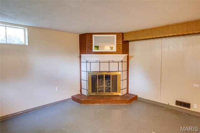 33 Southern Drive, Belleville, IL 62223