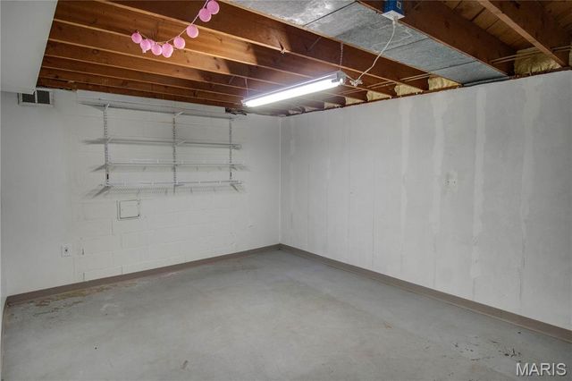 33 Southern Drive, Belleville, IL 62223