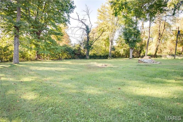 33 Southern Drive, Belleville, IL 62223