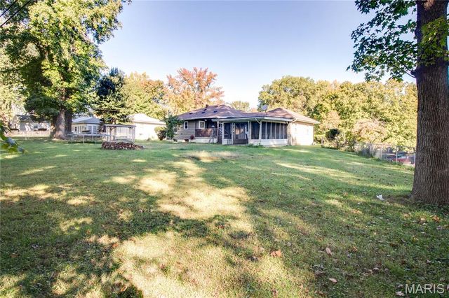 33 Southern Drive, Belleville, IL 62223