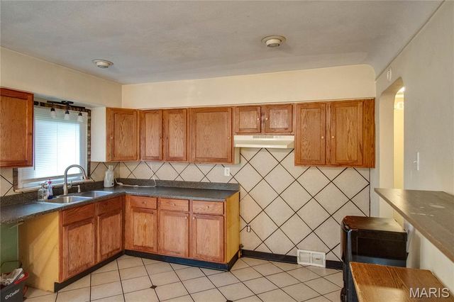 33 Southern Drive, Belleville, IL 62223