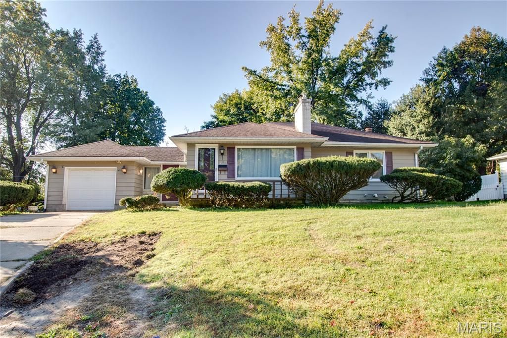 33 Southern Drive, Belleville, IL 62223