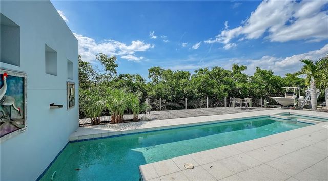 705 JUNGLE QUEEN WAY, Longboat Key, FL 34228
