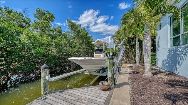 705 JUNGLE QUEEN WAY, Longboat Key, FL 34228