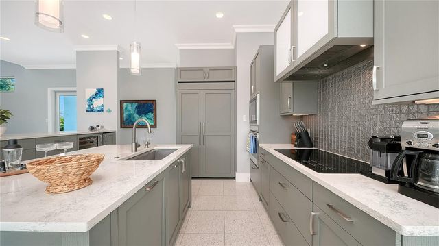 705 JUNGLE QUEEN WAY, Longboat Key, FL 34228