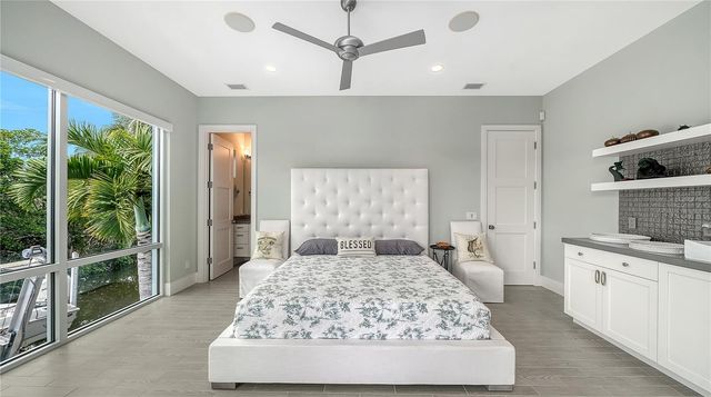 705 JUNGLE QUEEN WAY, Longboat Key, FL 34228