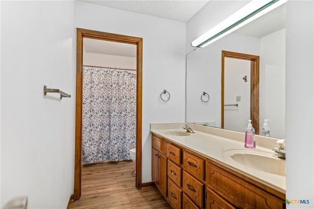 181 Pecan Drive, Port Lavaca, TX 77979
