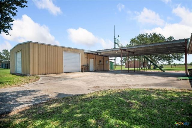 181 Pecan Drive, Port Lavaca, TX 77979