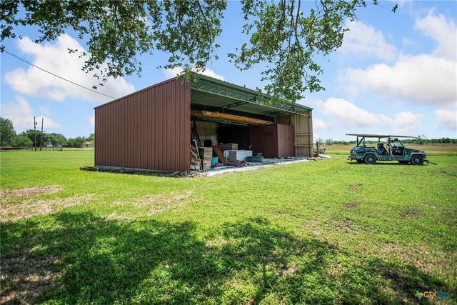 181 Pecan Drive, Port Lavaca, TX 77979