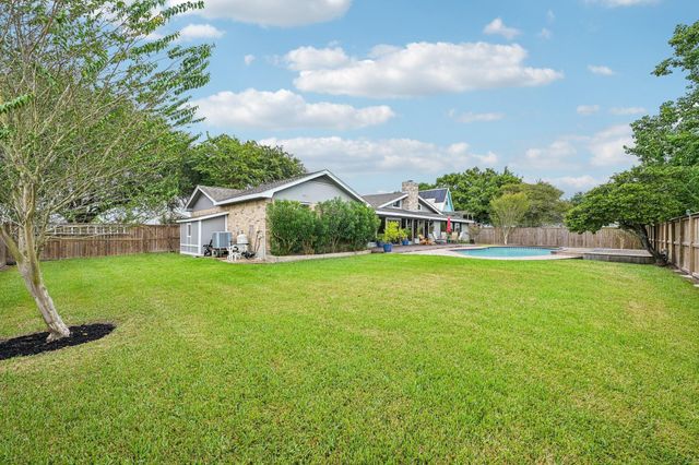 2535 Cliff Drive, San Leon, TX 77539
