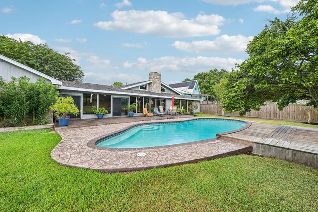 2535 Cliff Drive, San Leon, TX 77539