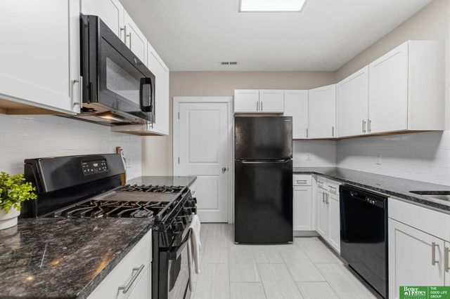 828 S 21st Street, Omaha, NE 68108
